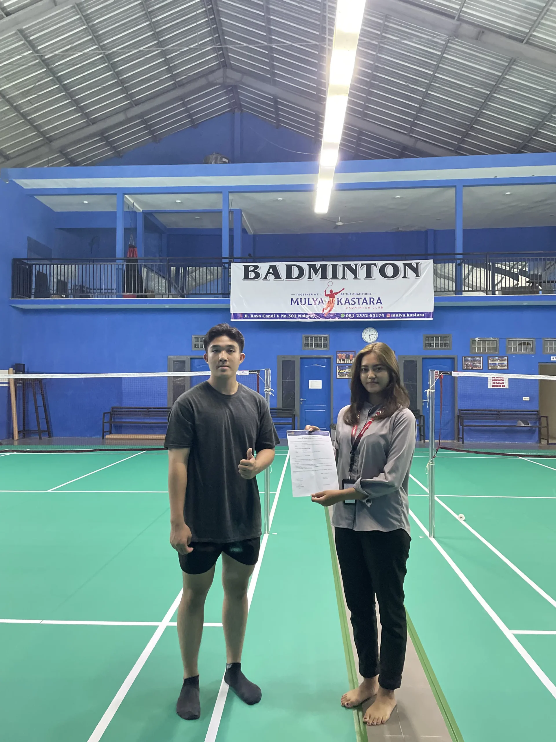 pemasangan-vinyl-lapangan-badminton-mulya-kastara